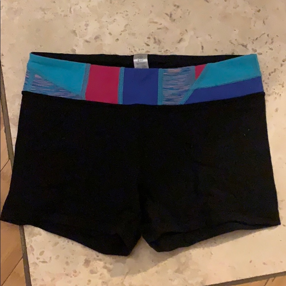 Ivivva booty shorts